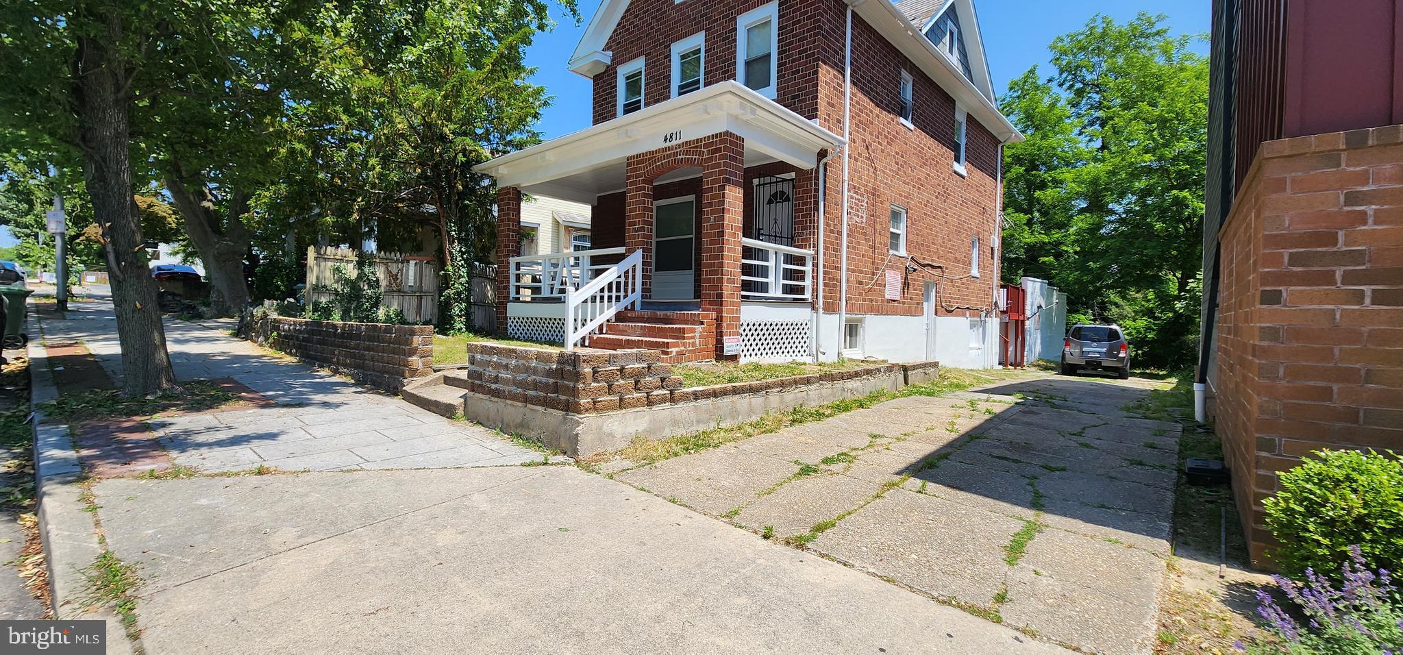 LAURAVILLE HISTORIC DISTRICT - Residential