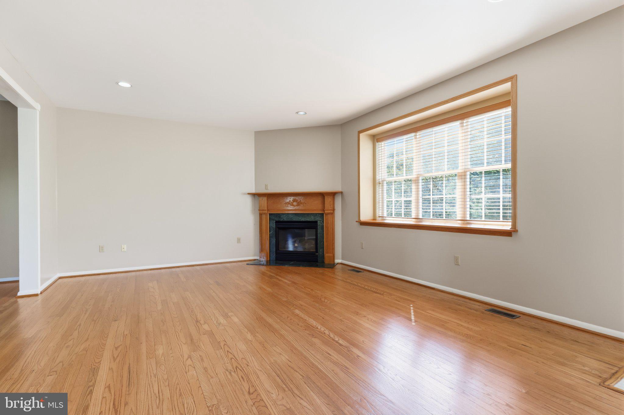 1062 KINGSCOTE DRIVE