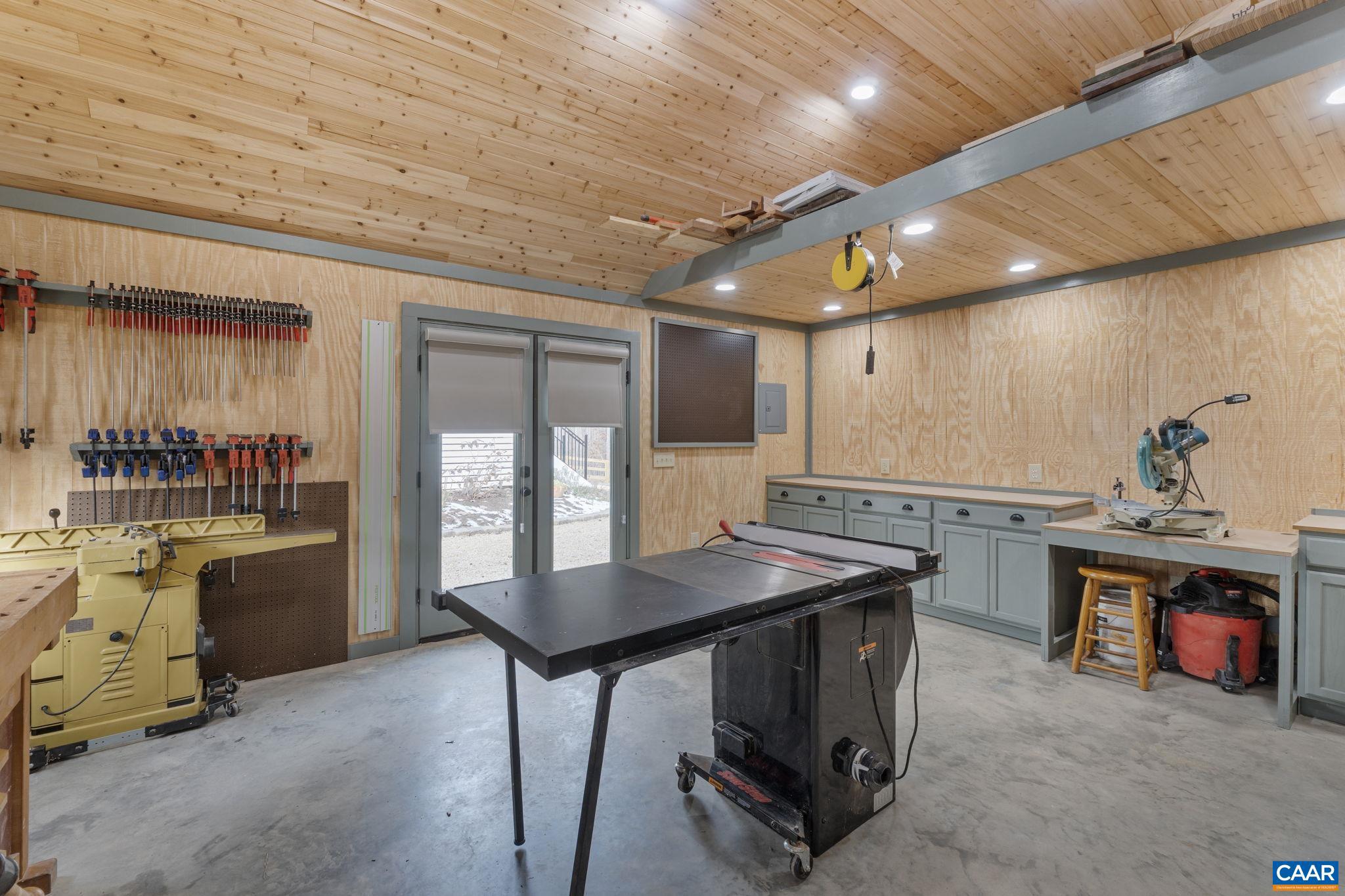 MEADOW BROOK - Residential