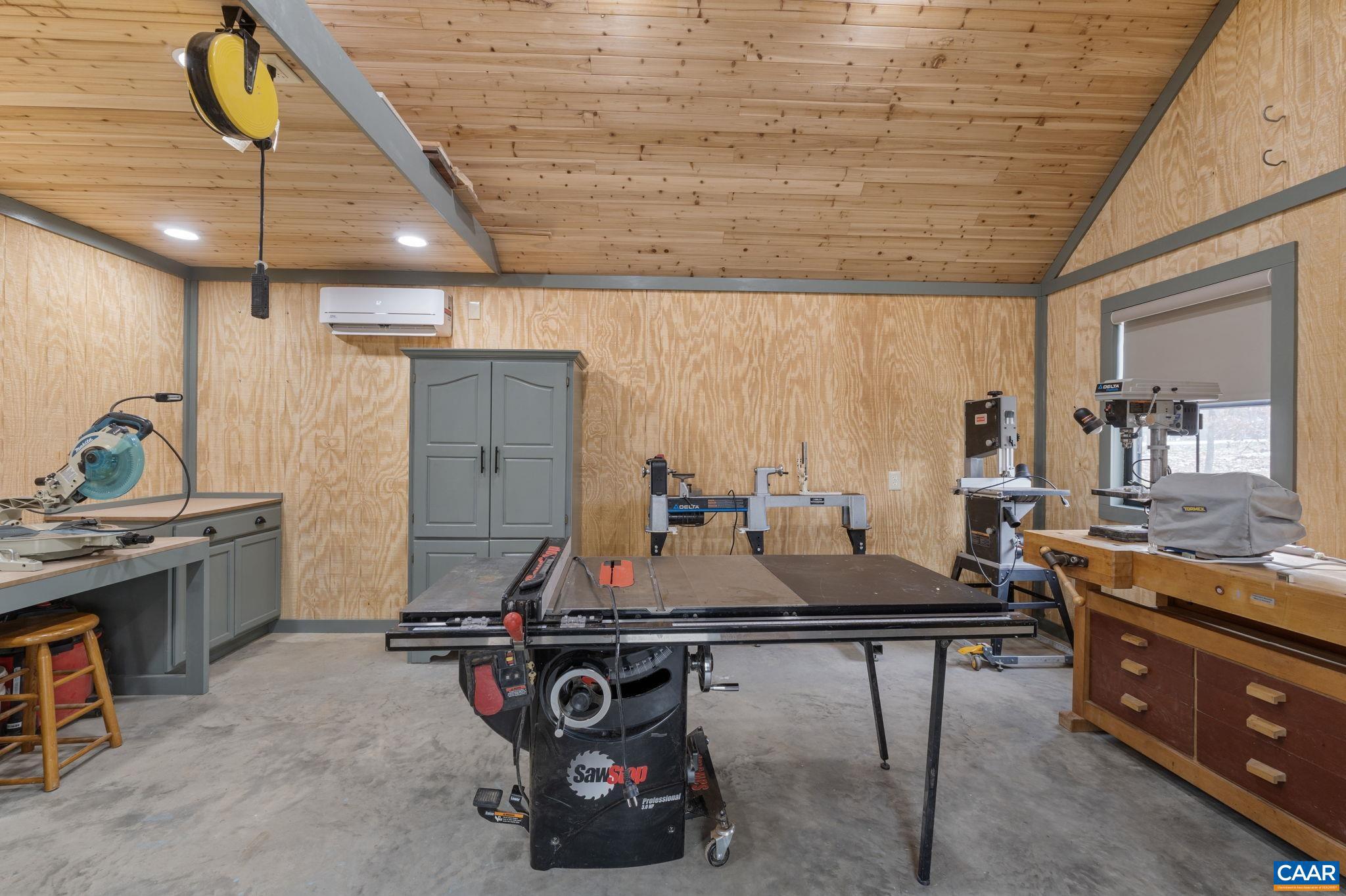 MEADOW BROOK - Residential