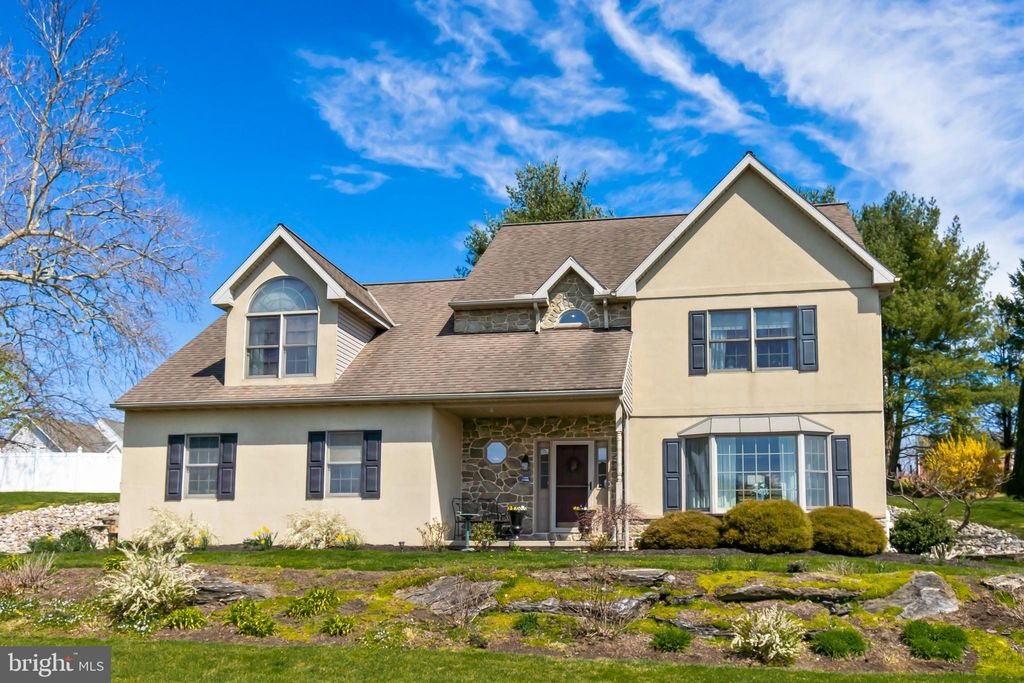 Photo of 329 W CHARLOTTE ST, MILLERSVILLE, PA 17551 (MLS # PALA2032914)