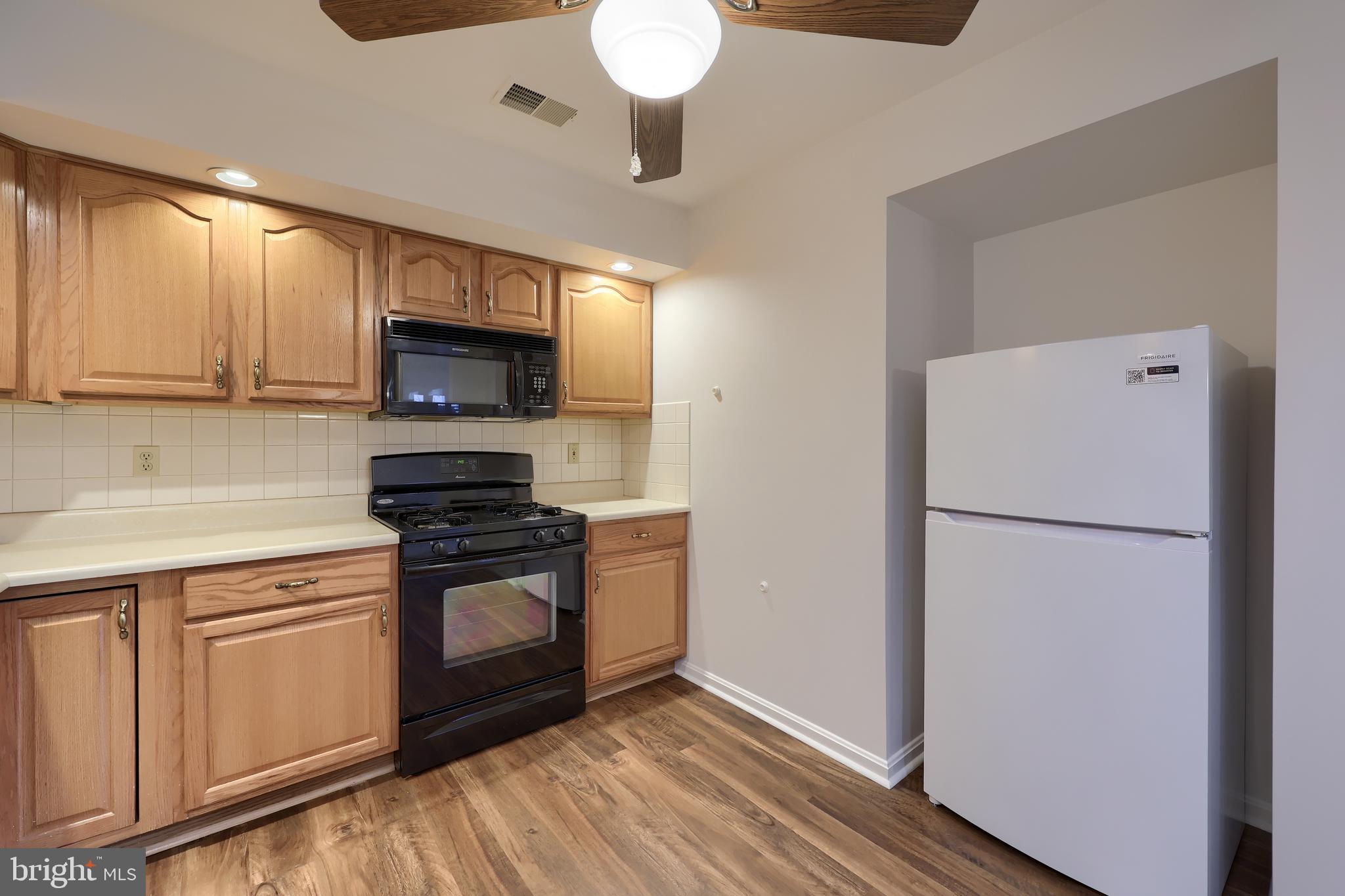 LONGSTOWN VILLAGE - Residential