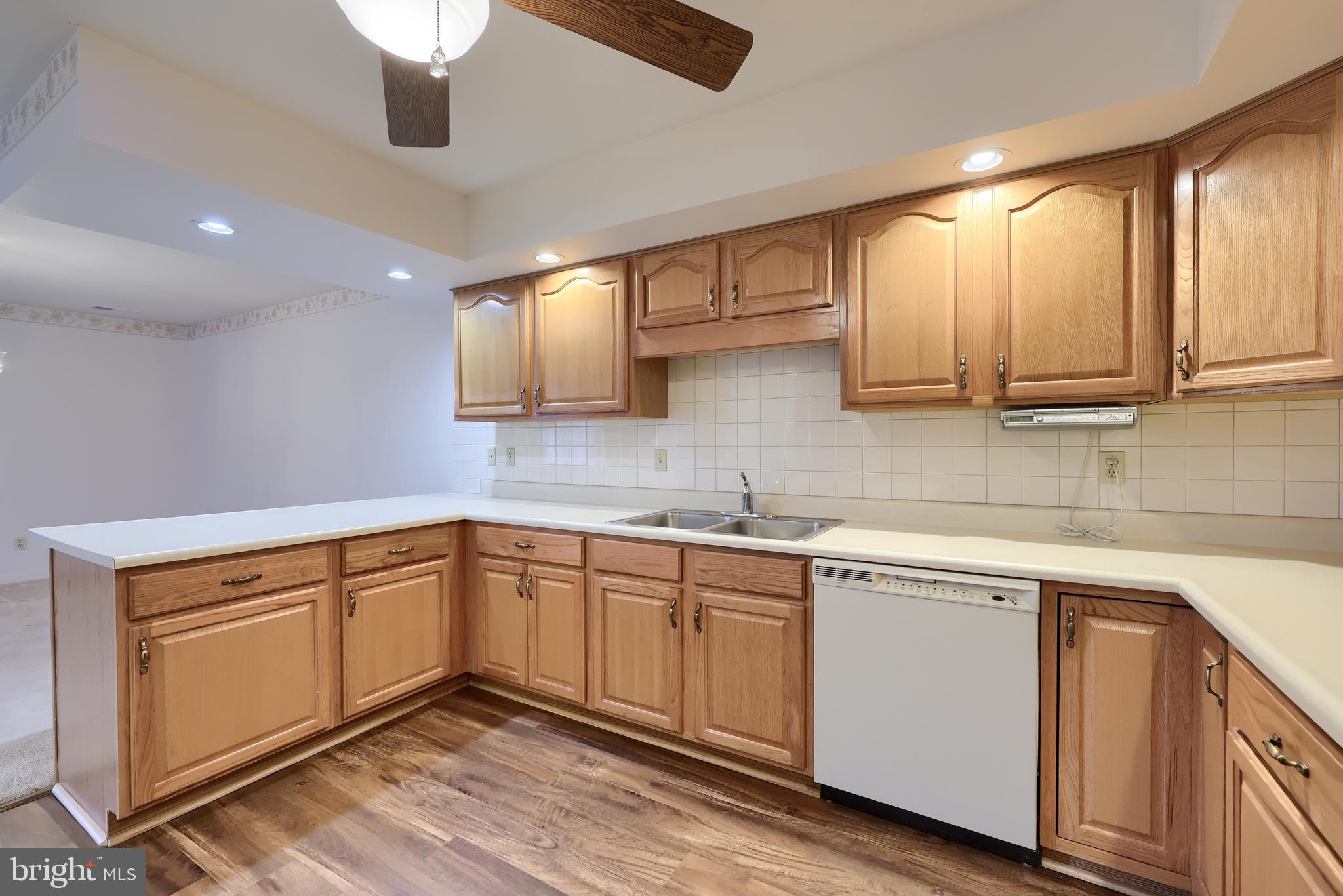 LONGSTOWN VILLAGE - Residential