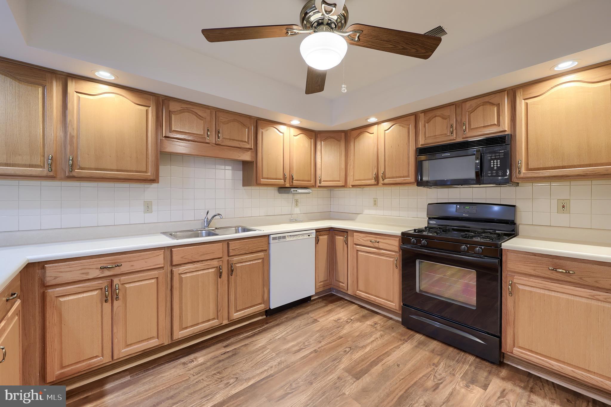 LONGSTOWN VILLAGE - Residential