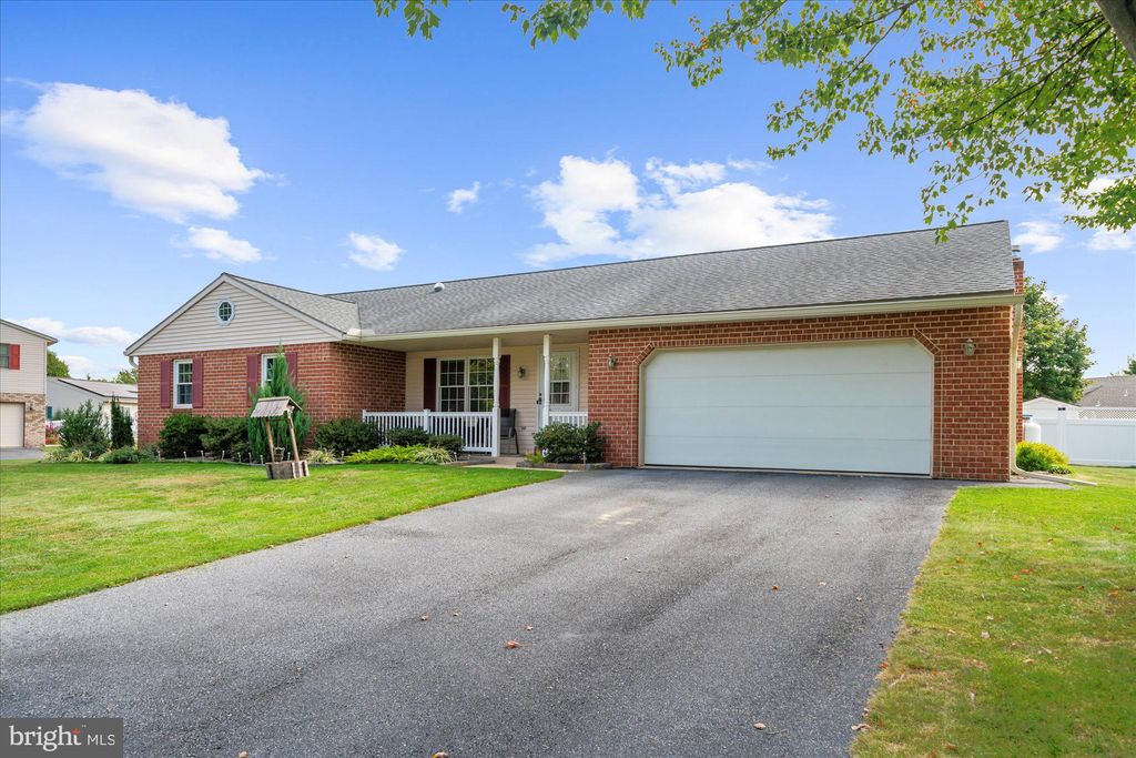 Photo of 111 Oatfield Drive, DENVER, PA 17517 (MLS # PALA2076946)