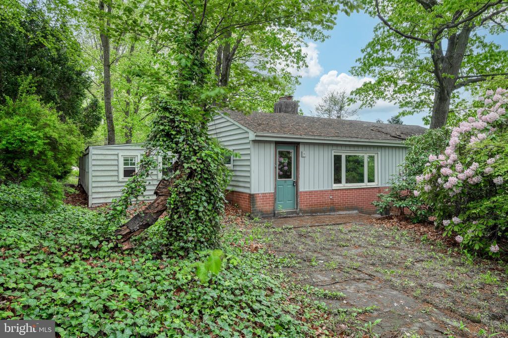 Photo of 588 Lancaster Pike, NEW PROVIDENCE, PA 17560 (MLS # PALA2069454)