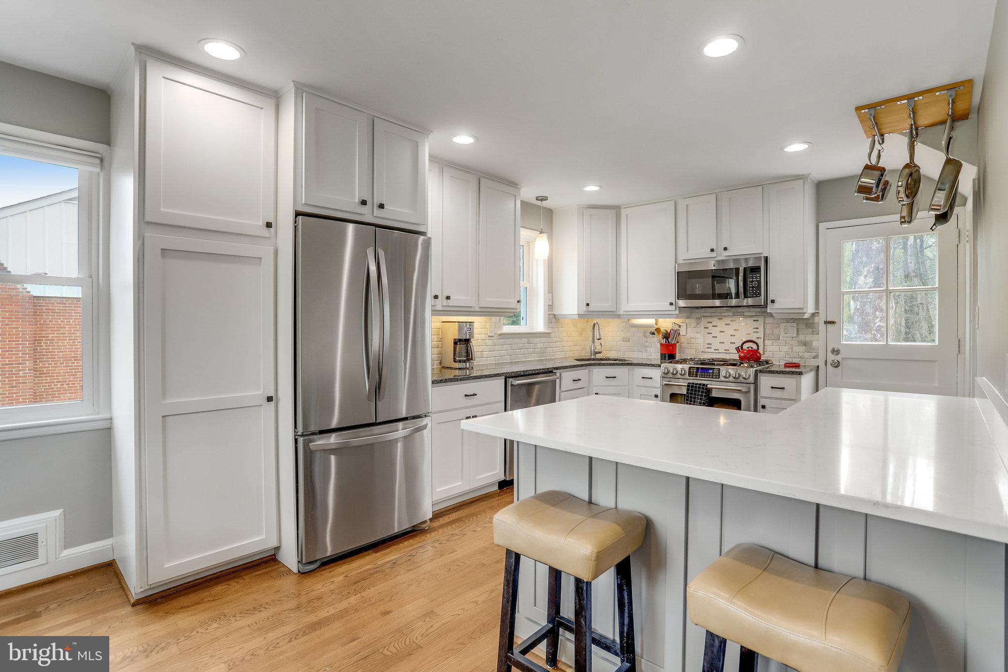 BROYHILL CREST - Residential