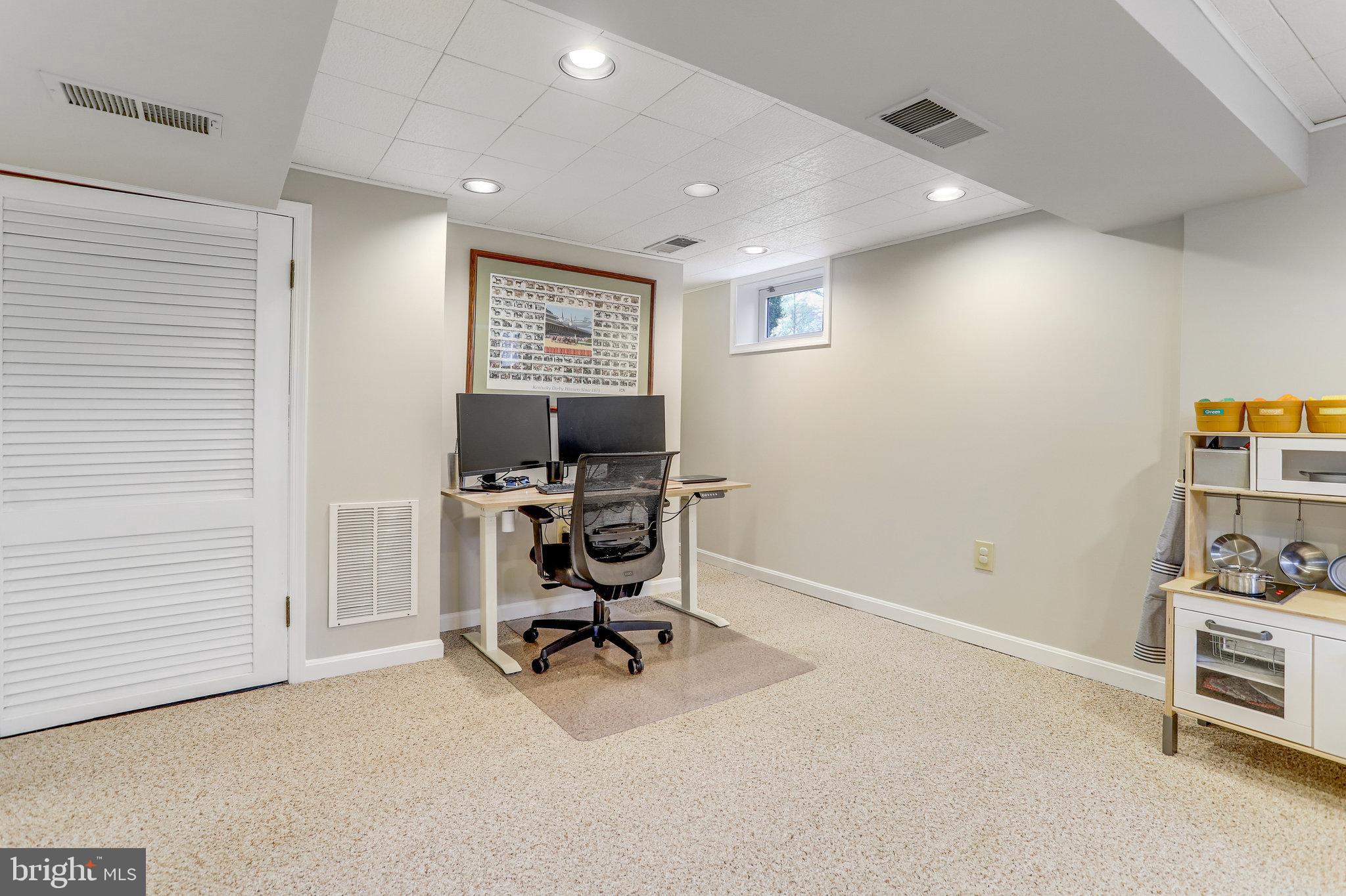 BROYHILL CREST - Residential