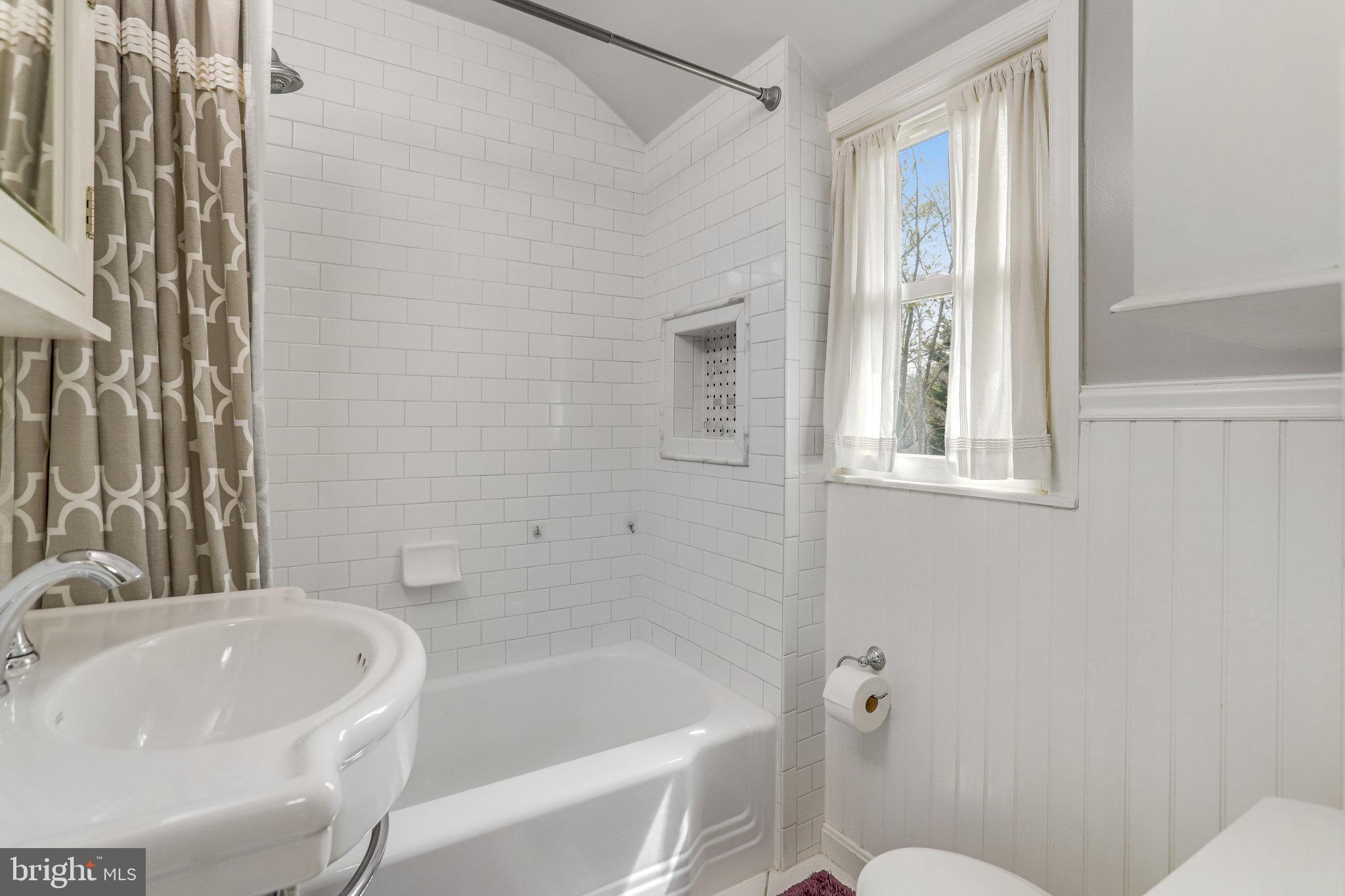 BROYHILL CREST - Residential