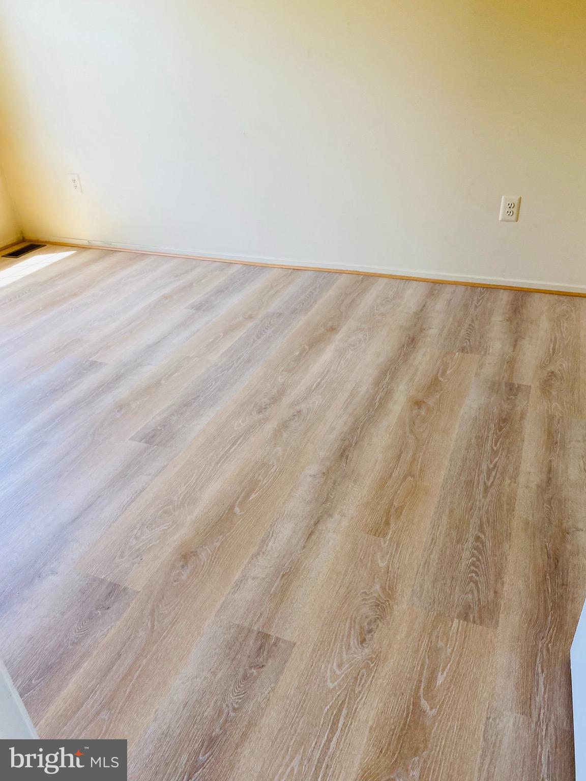 DERWOOD STATION - Residential Lease