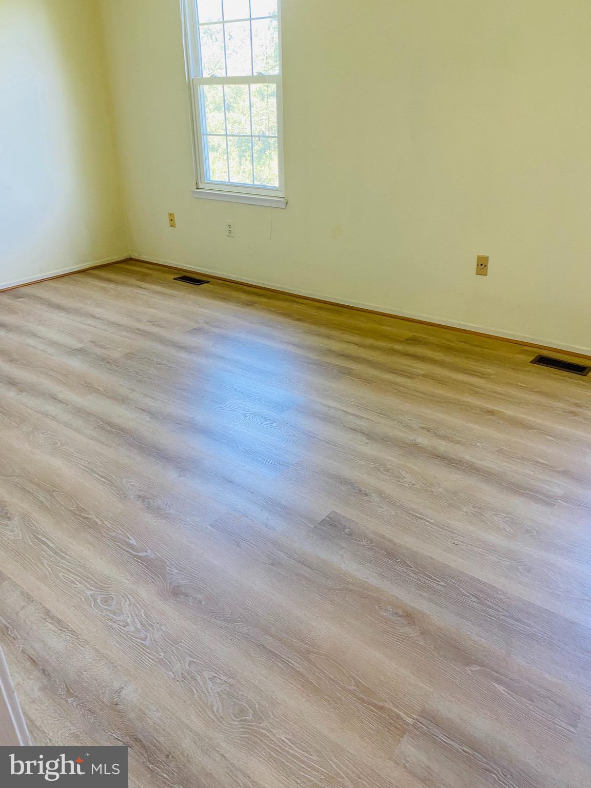 DERWOOD STATION - Residential Lease