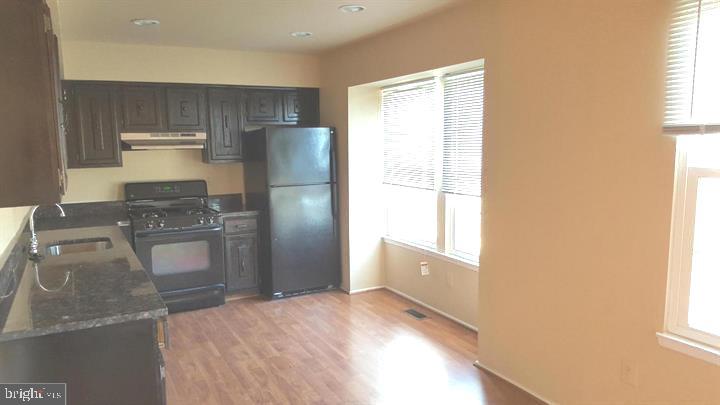 DERWOOD STATION - Residential Lease