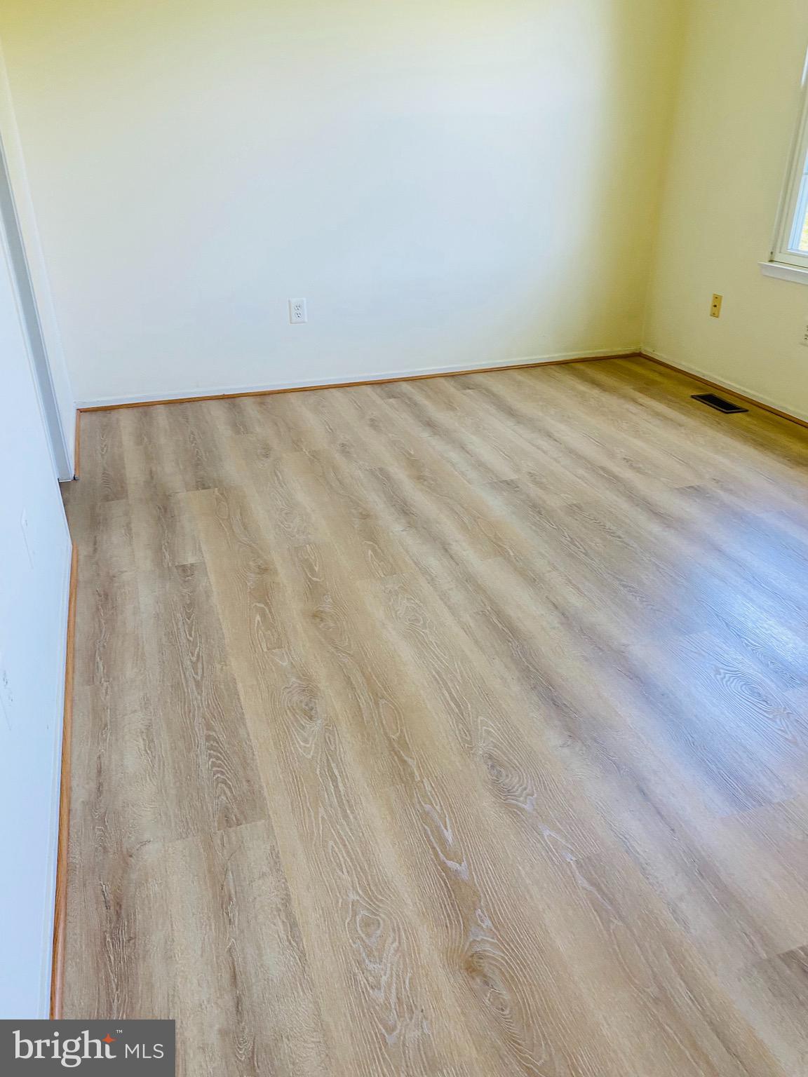 DERWOOD STATION - Residential Lease