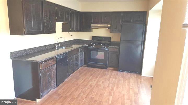 DERWOOD STATION - Residential Lease