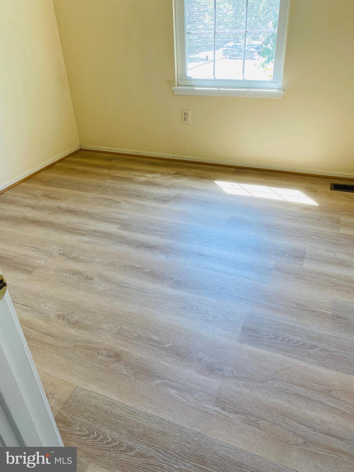 DERWOOD STATION - Residential Lease