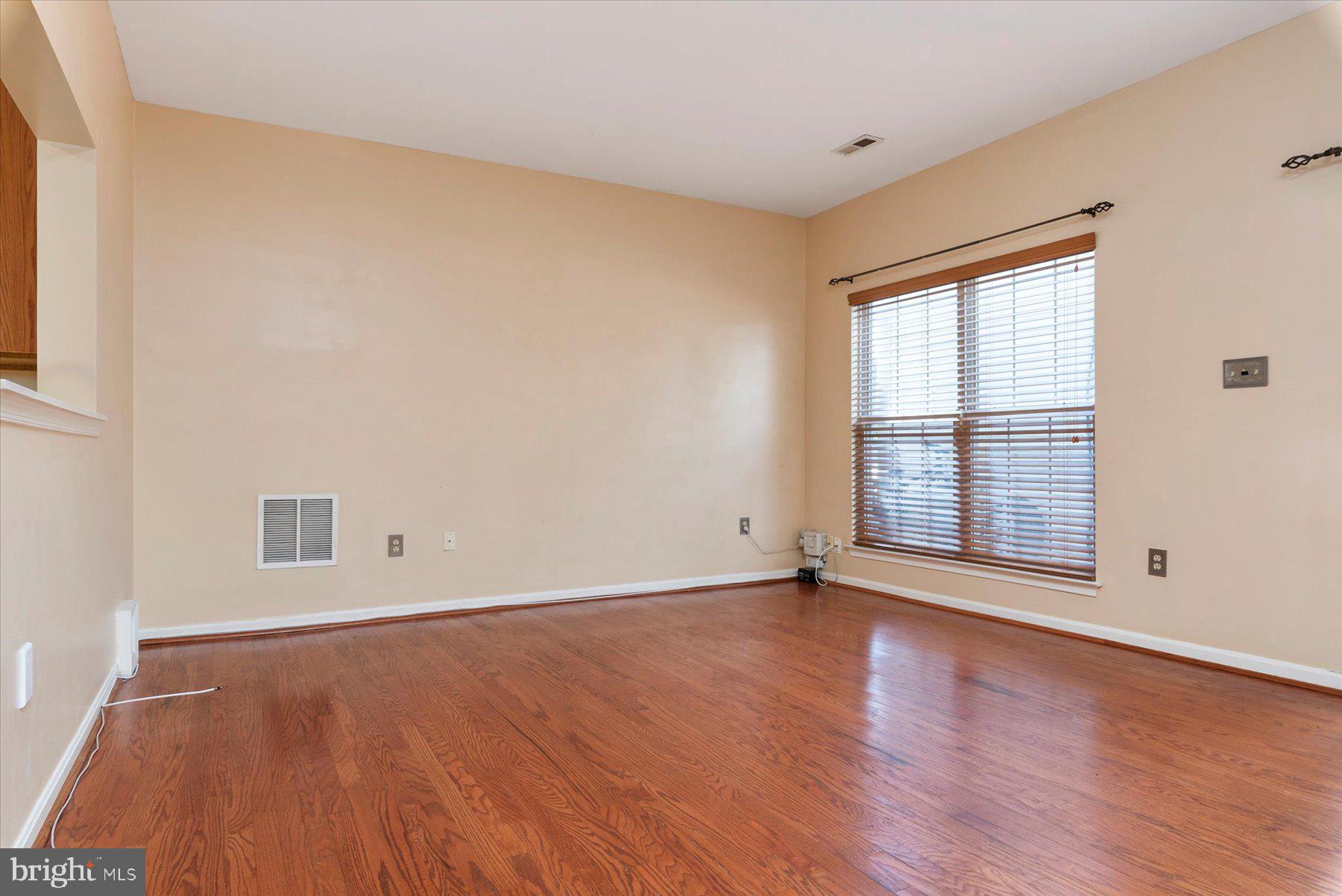 SEVEN OAKS - Residential