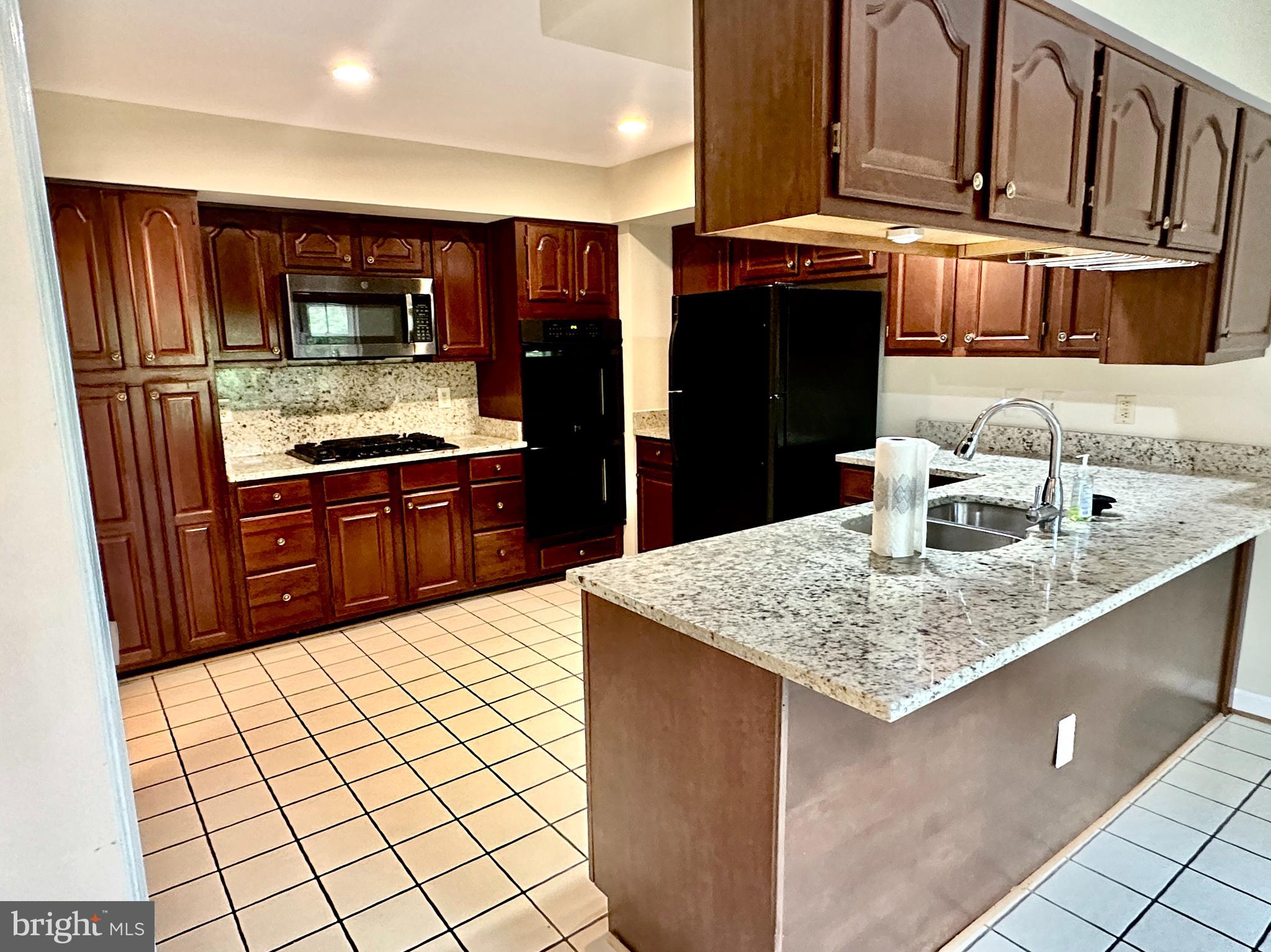 SEVEN OAKS - Residential Lease