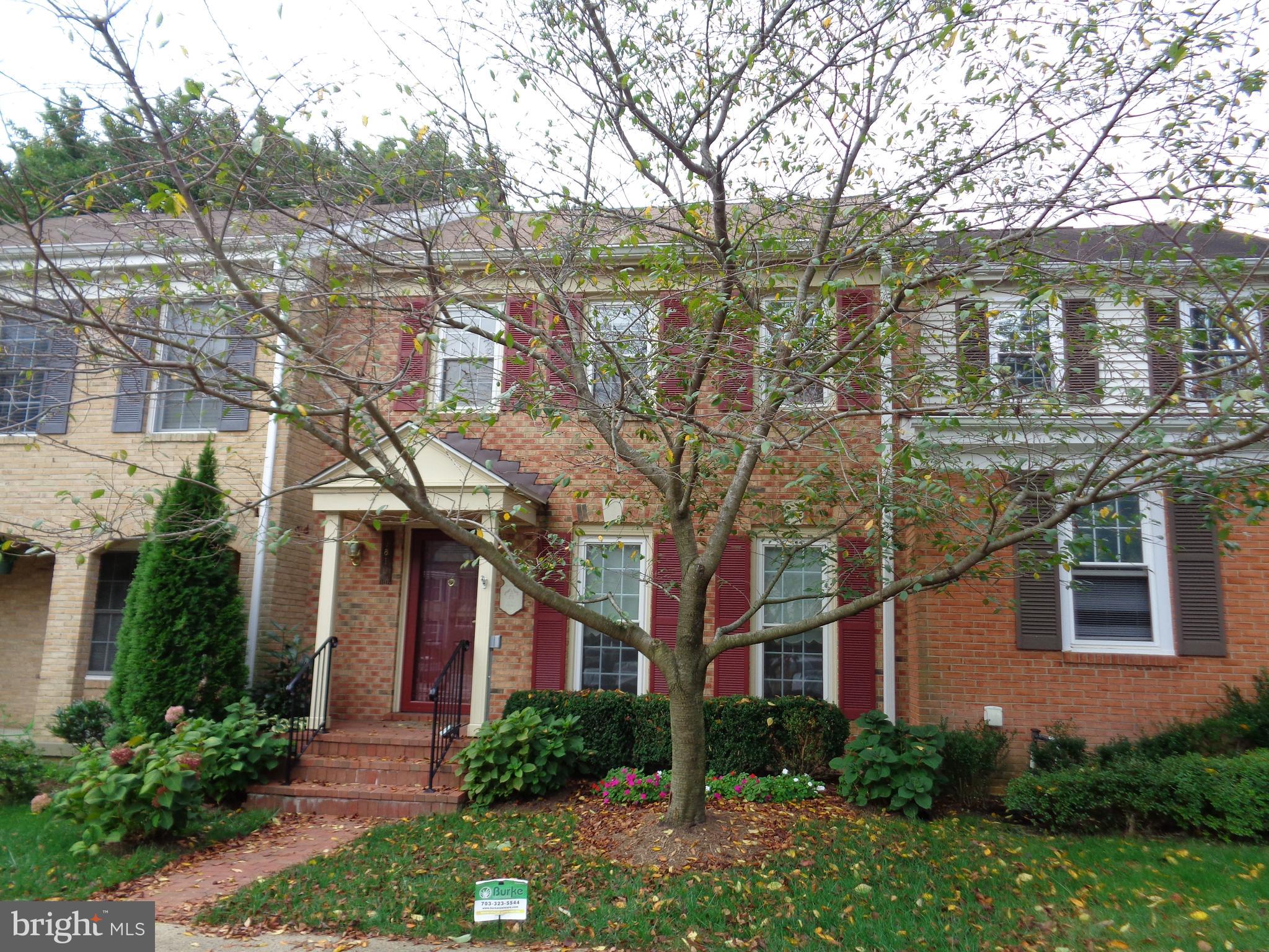Beautifully improved 3 level house. All hard wood floor through 3 level.
Nice view from the deck.close to bus transportation as well as the Virginia Railway Express.
conveniently located near amenities including a playground, tennis courts, pool, and community center. Tons of shopping and dining options to choose from are just around the corner.
Vacant !!
