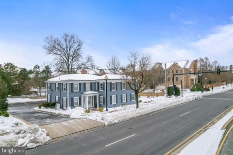 Photo of 4235 Chain Bridge Road, FAIRFAX, VA 22030 (MLS # VAFC2007804)