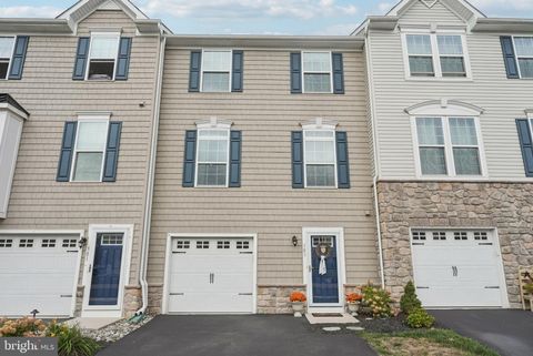 303 PIN OAK LANE PERKASIE PA 18944