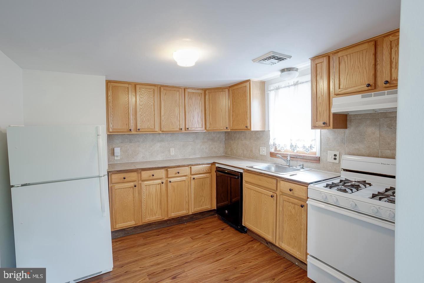 276 KINGS HIGHWAY 2