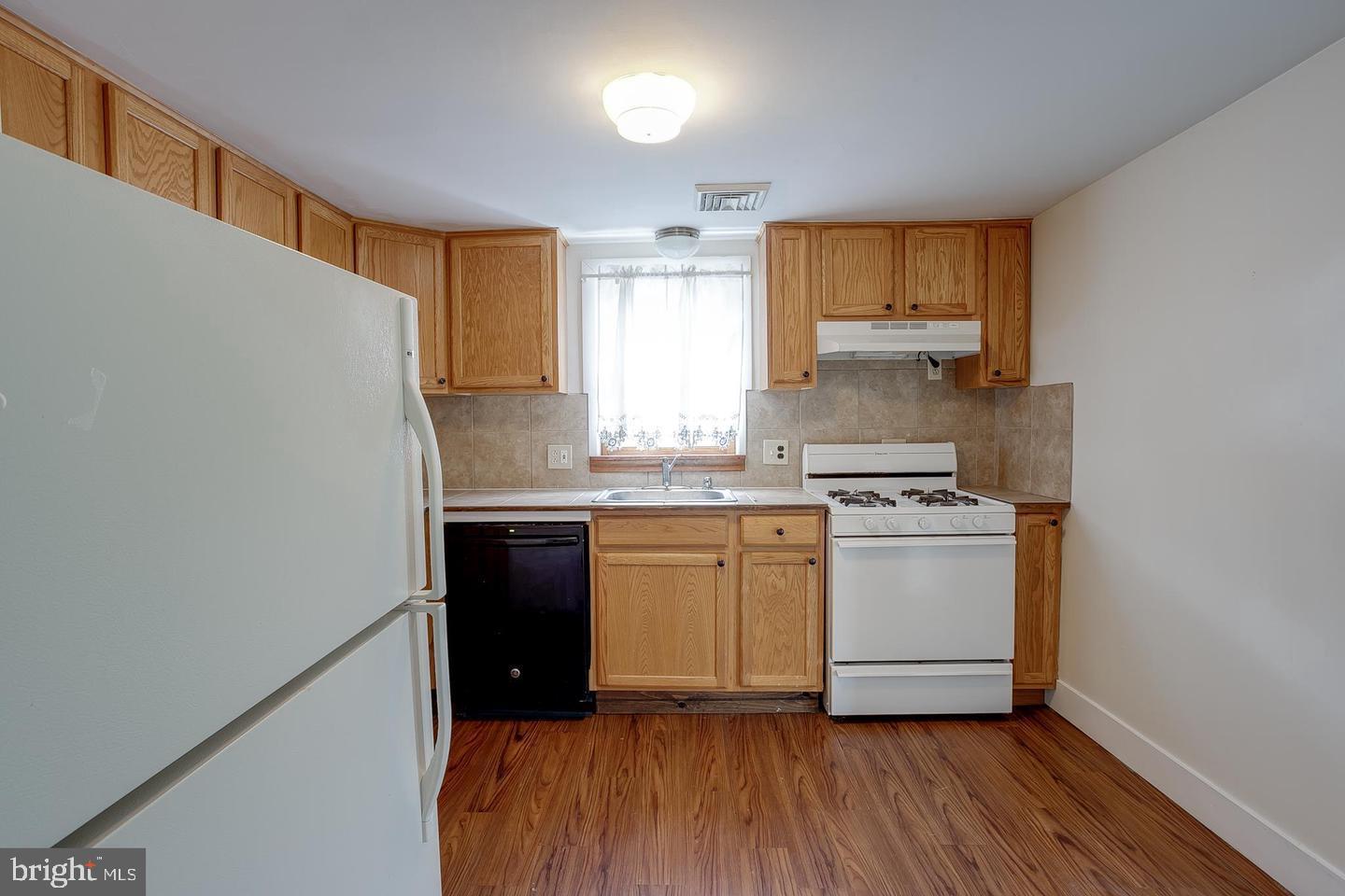 276 KINGS HIGHWAY 2