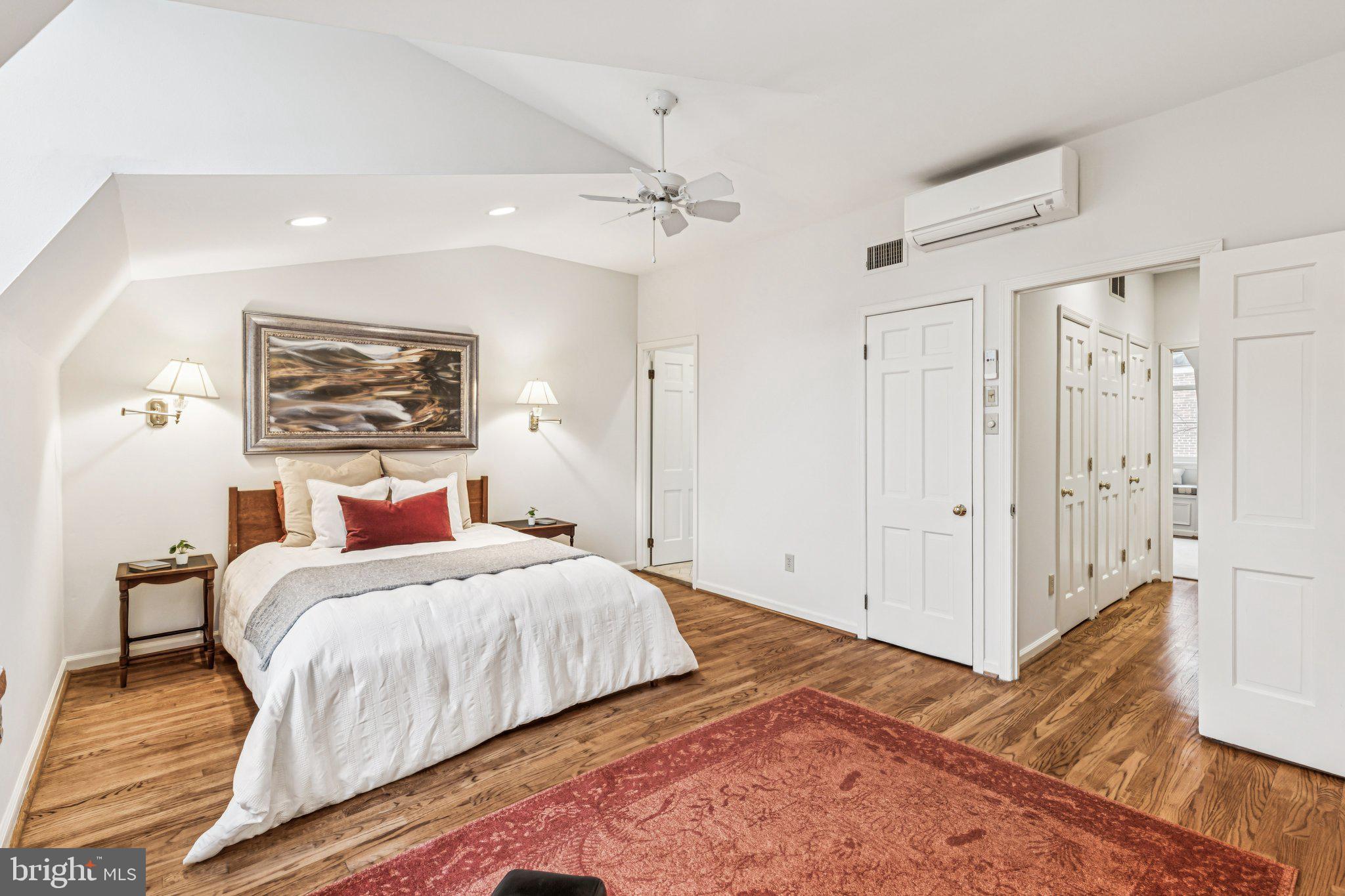 SOCIETY HILL - Residential