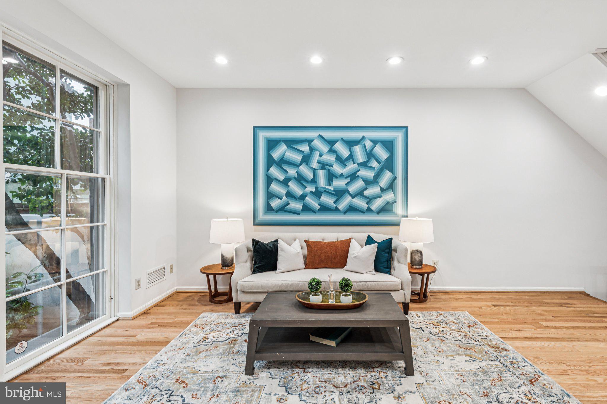 SOCIETY HILL - Residential