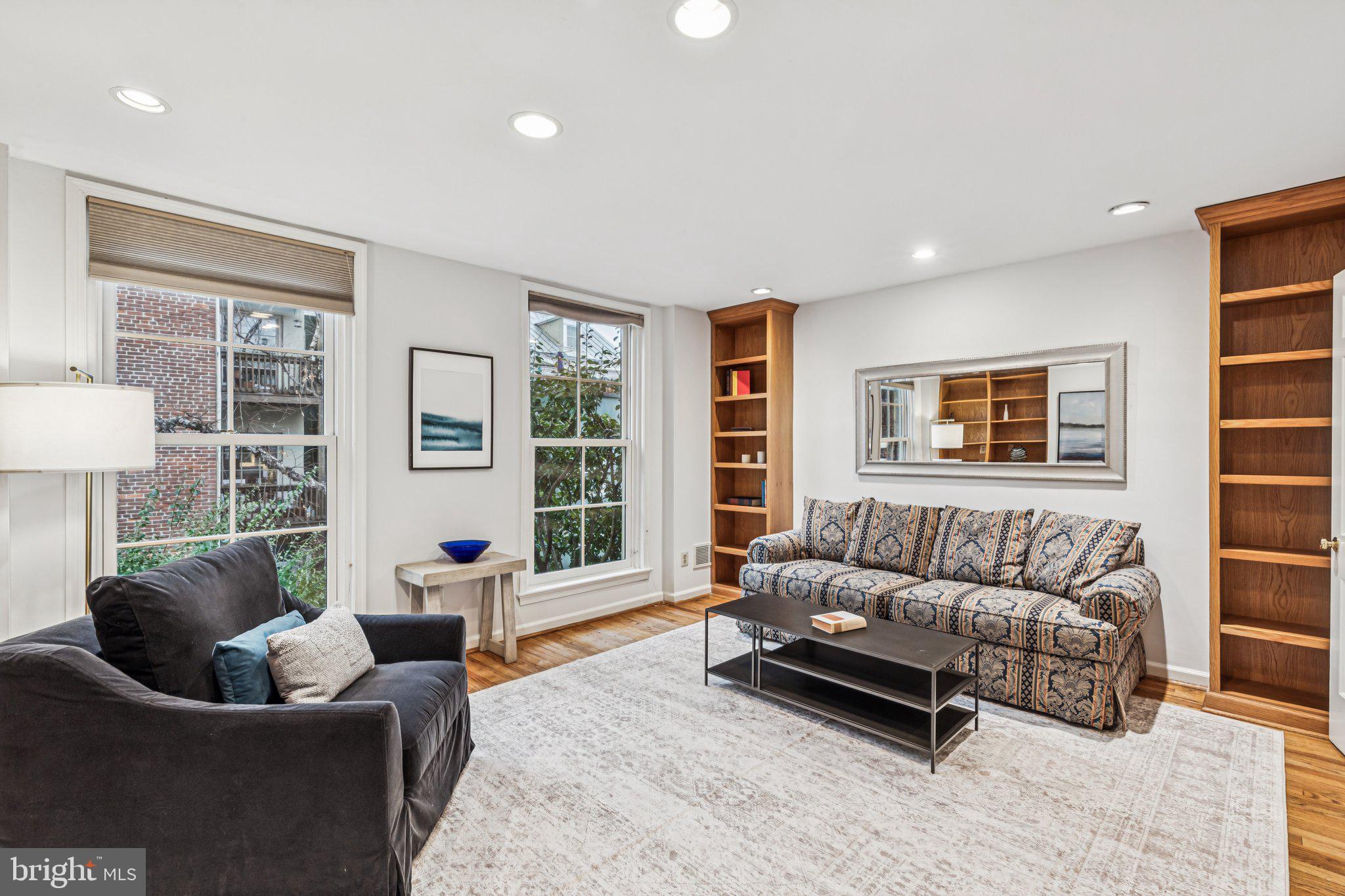 SOCIETY HILL - Residential