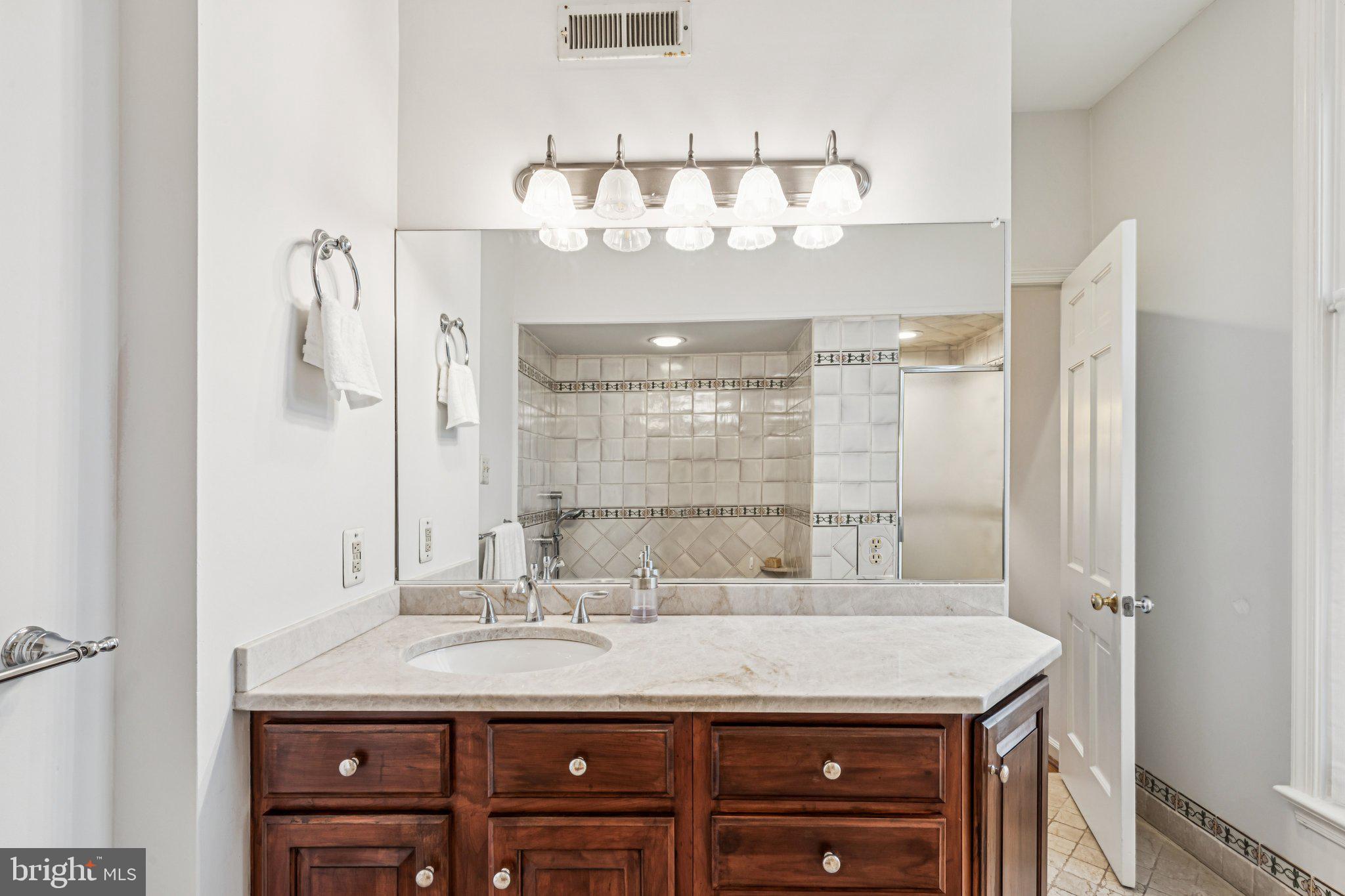 SOCIETY HILL - Residential