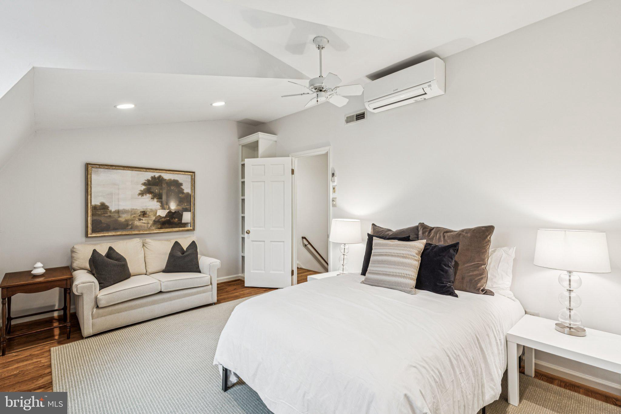 SOCIETY HILL - Residential