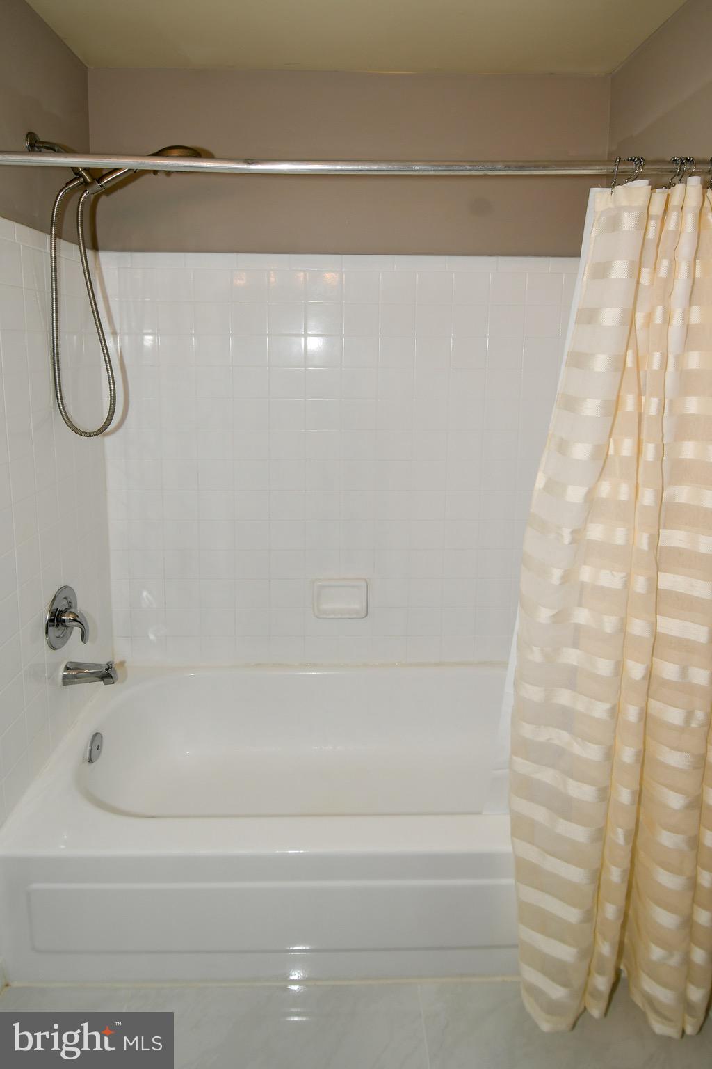 RESTON - Residential Lease