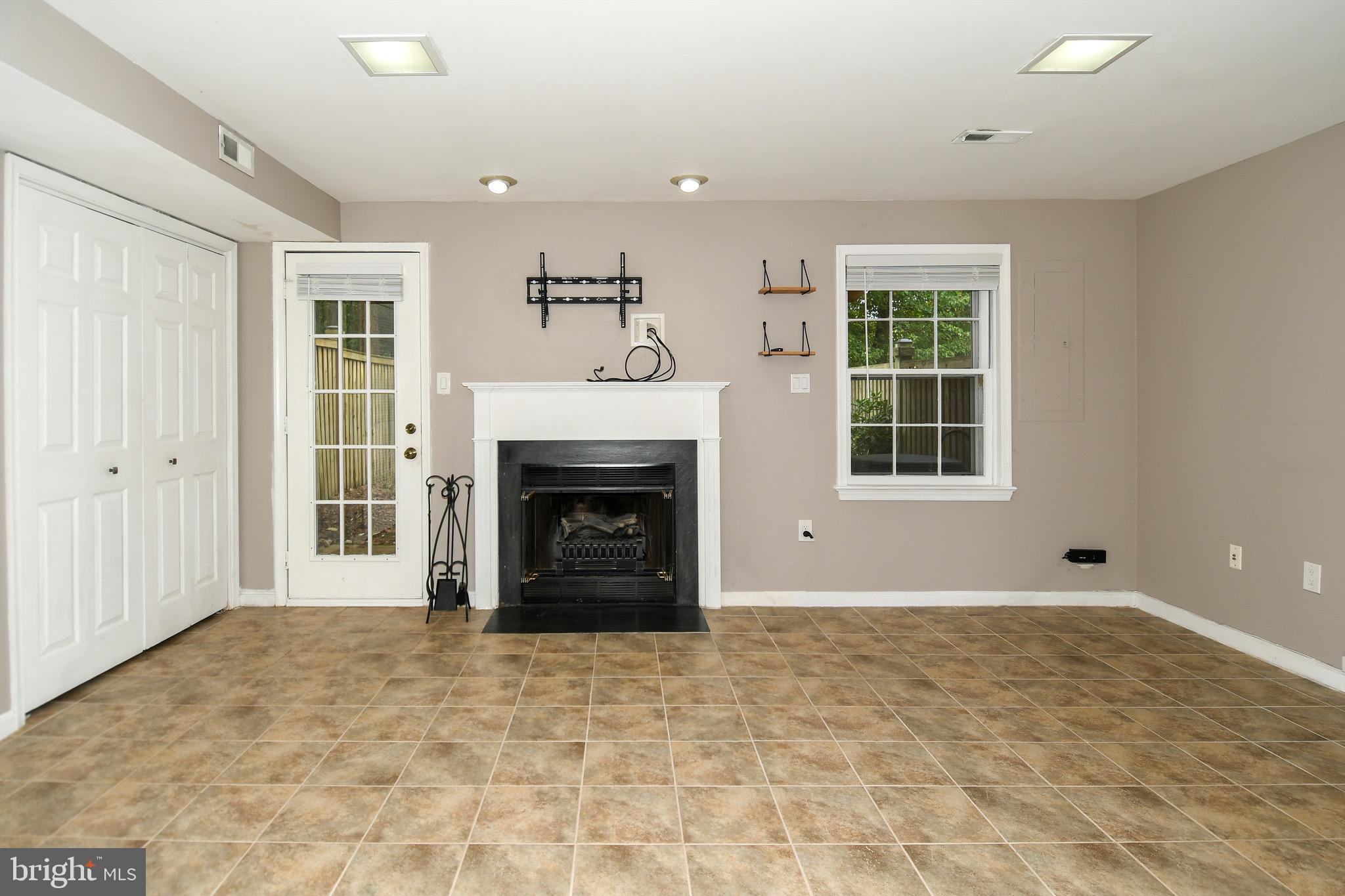 RESTON - Residential Lease