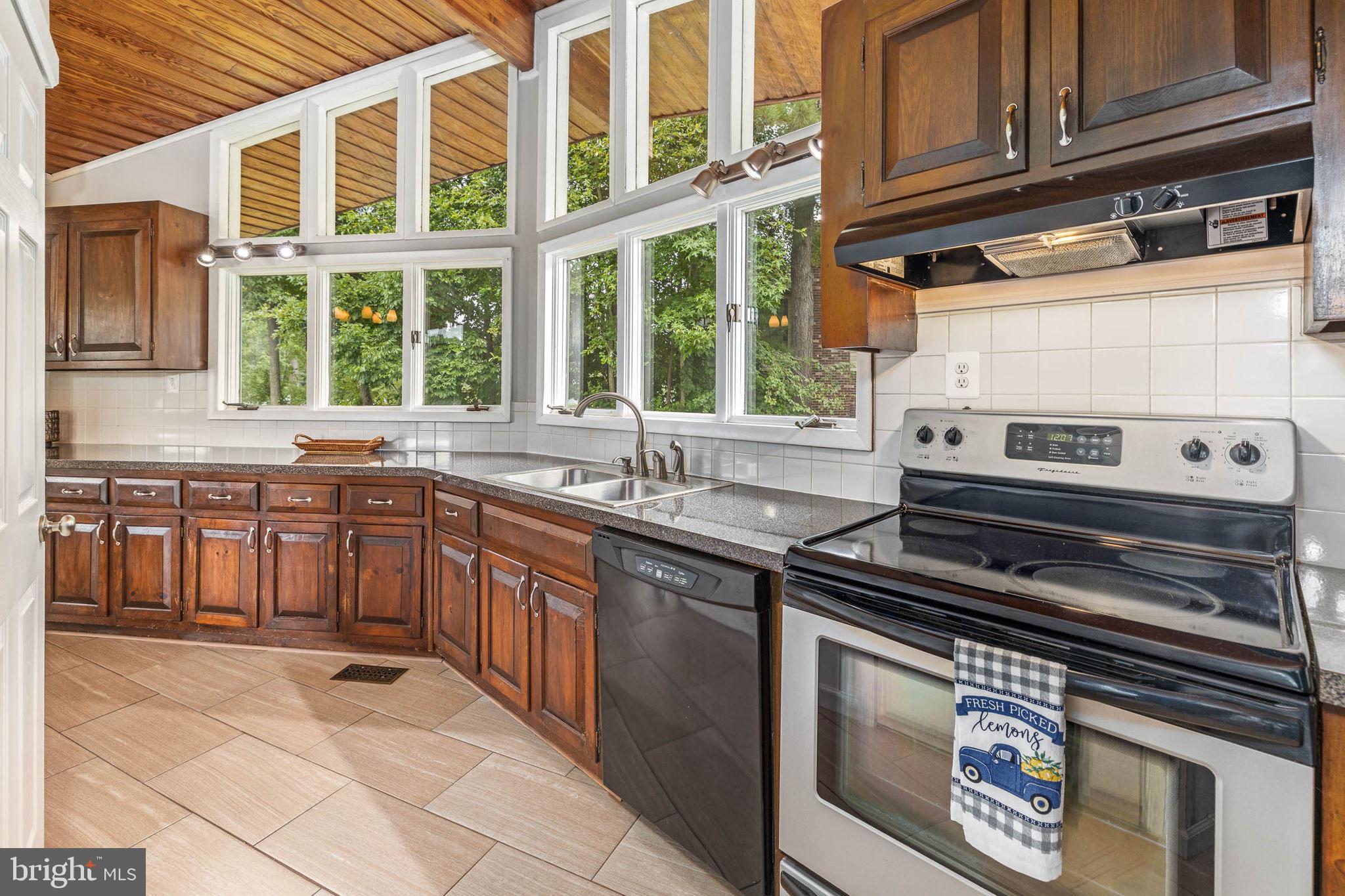 LAKE LAND OR - Residential