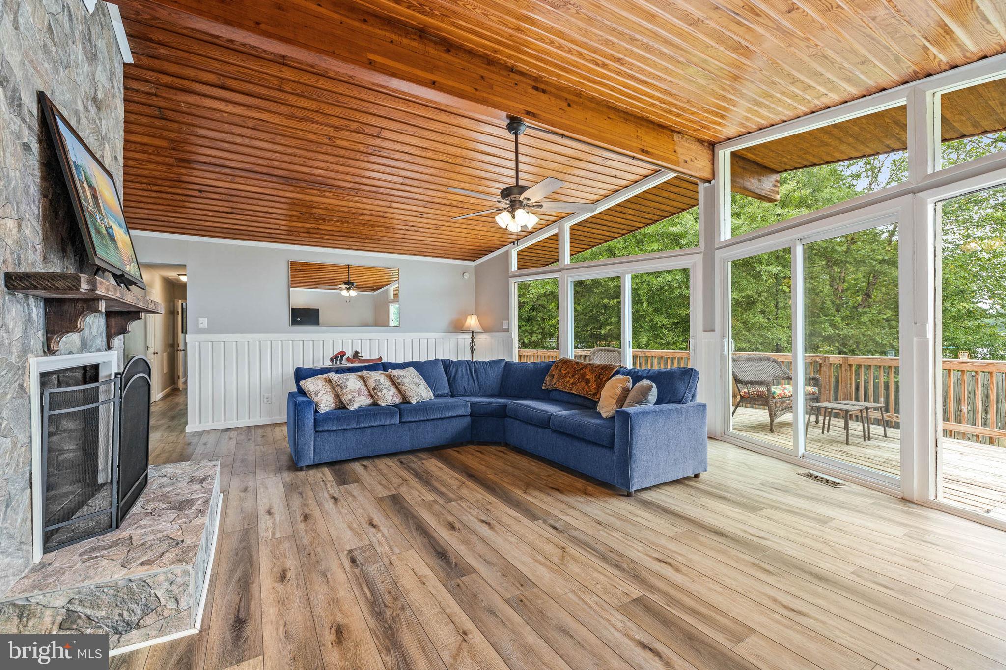 LAKE LAND OR - Residential