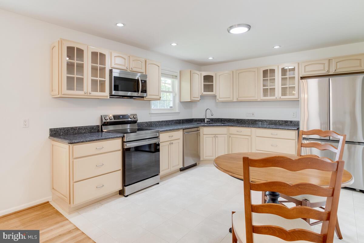 CALVERTON - Residential