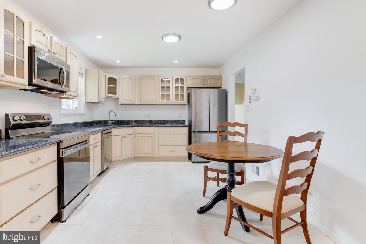 CALVERTON - Residential