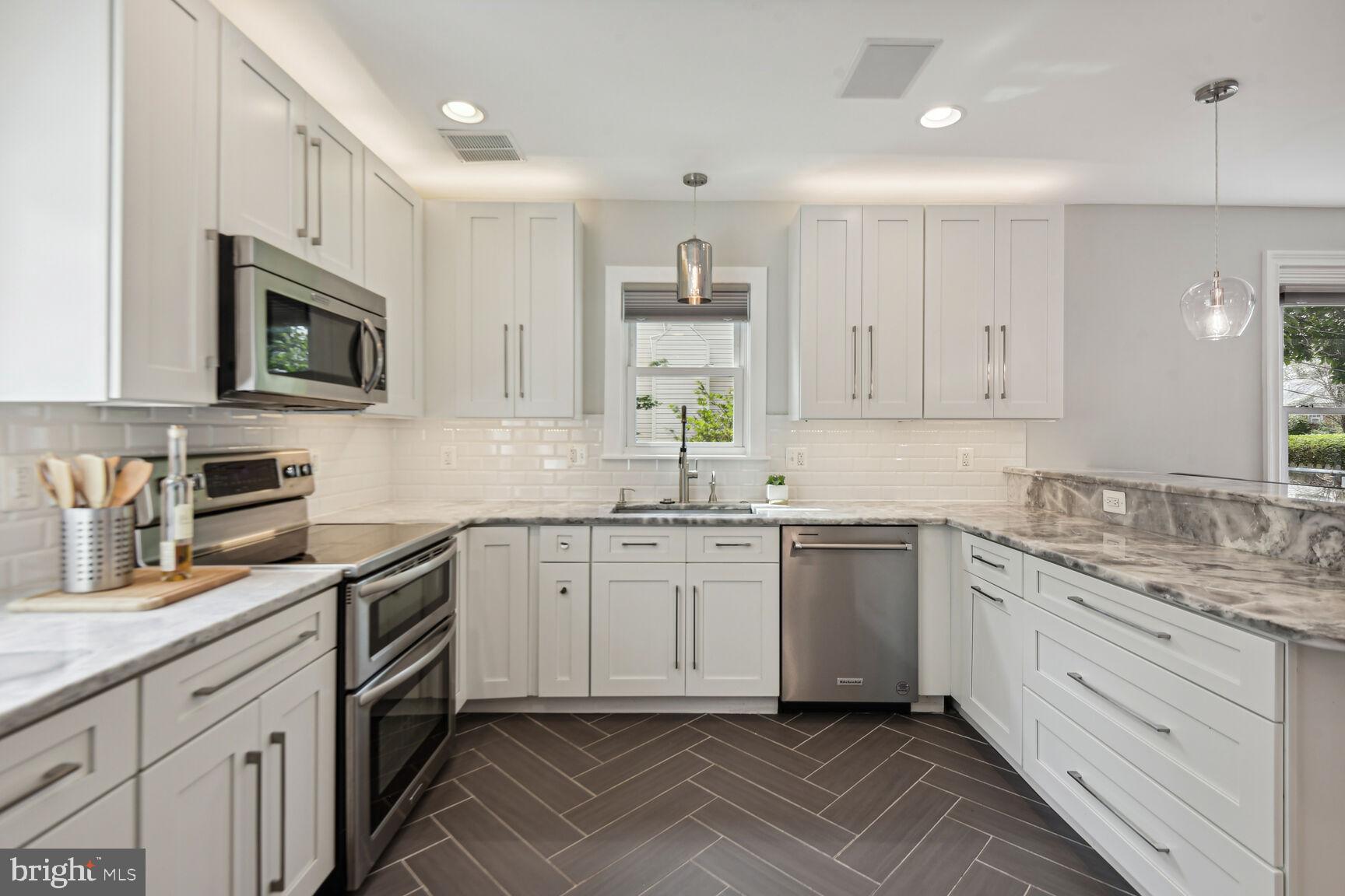 GROVETON HEIGHTS - Residential