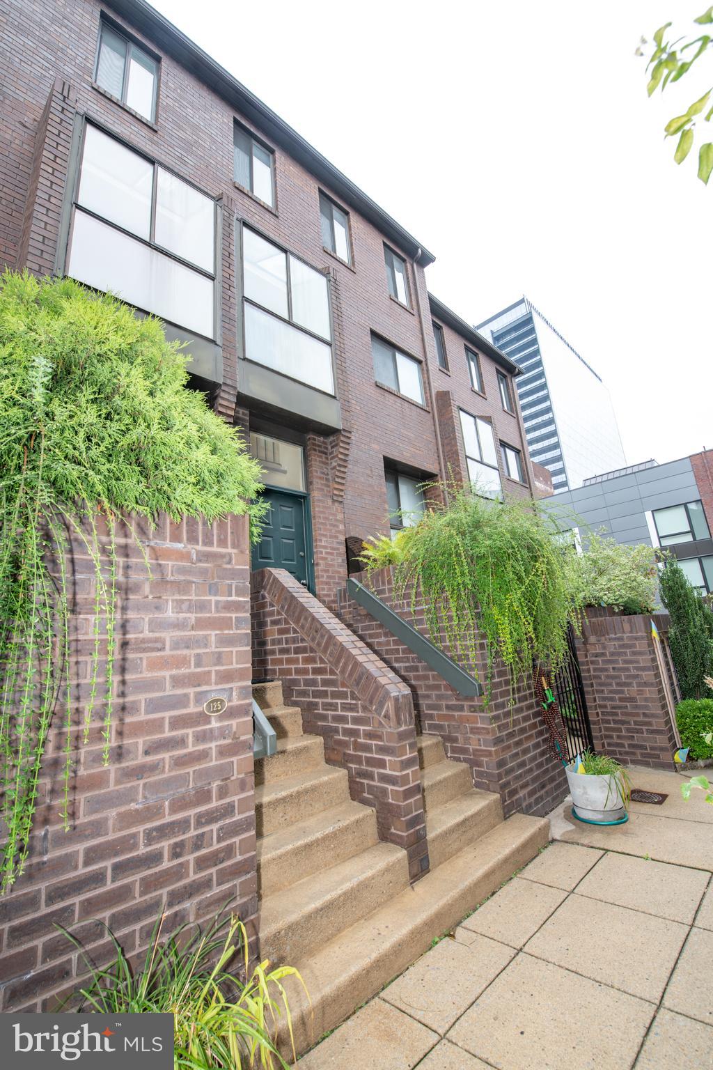 LOGAN SQUARE - Residential Lease