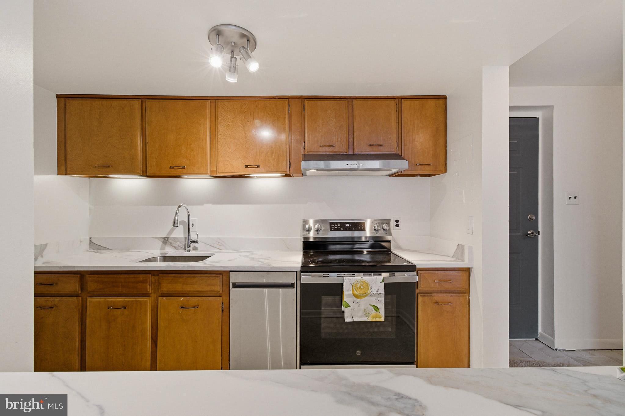 THE TECUMSEH - Residential Lease