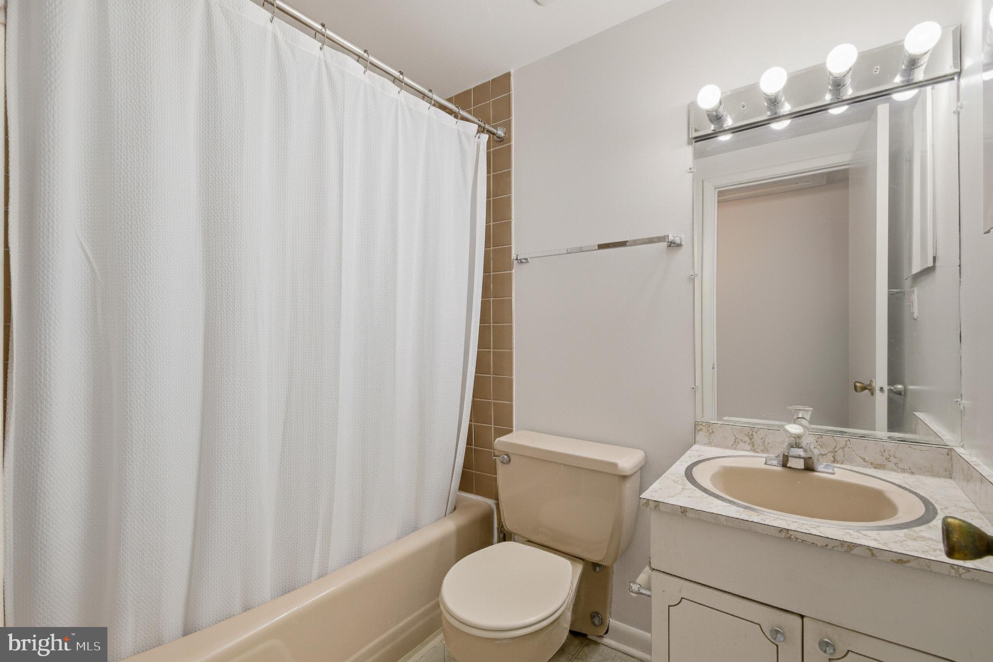 THE TECUMSEH - Residential Lease