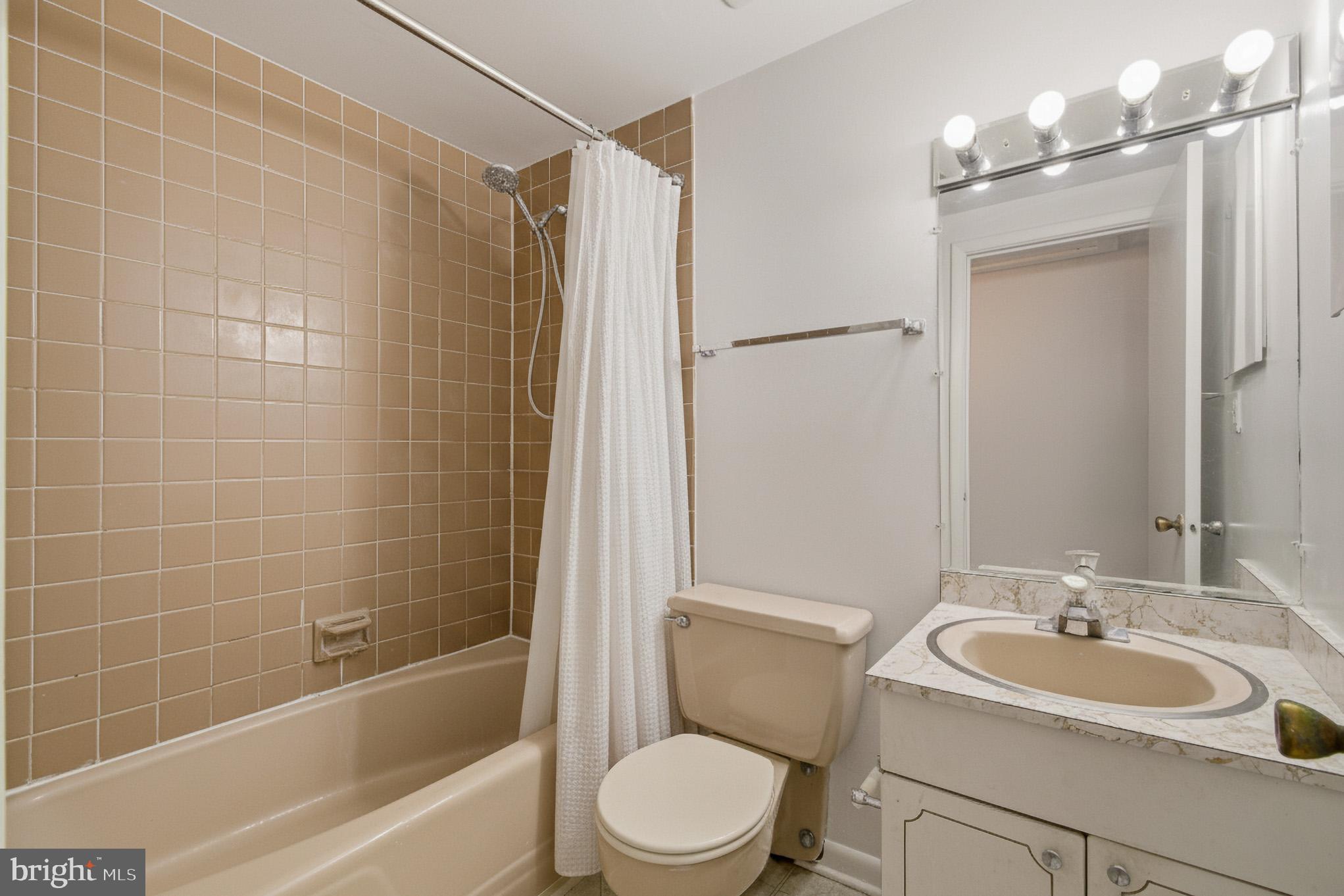 THE TECUMSEH - Residential Lease