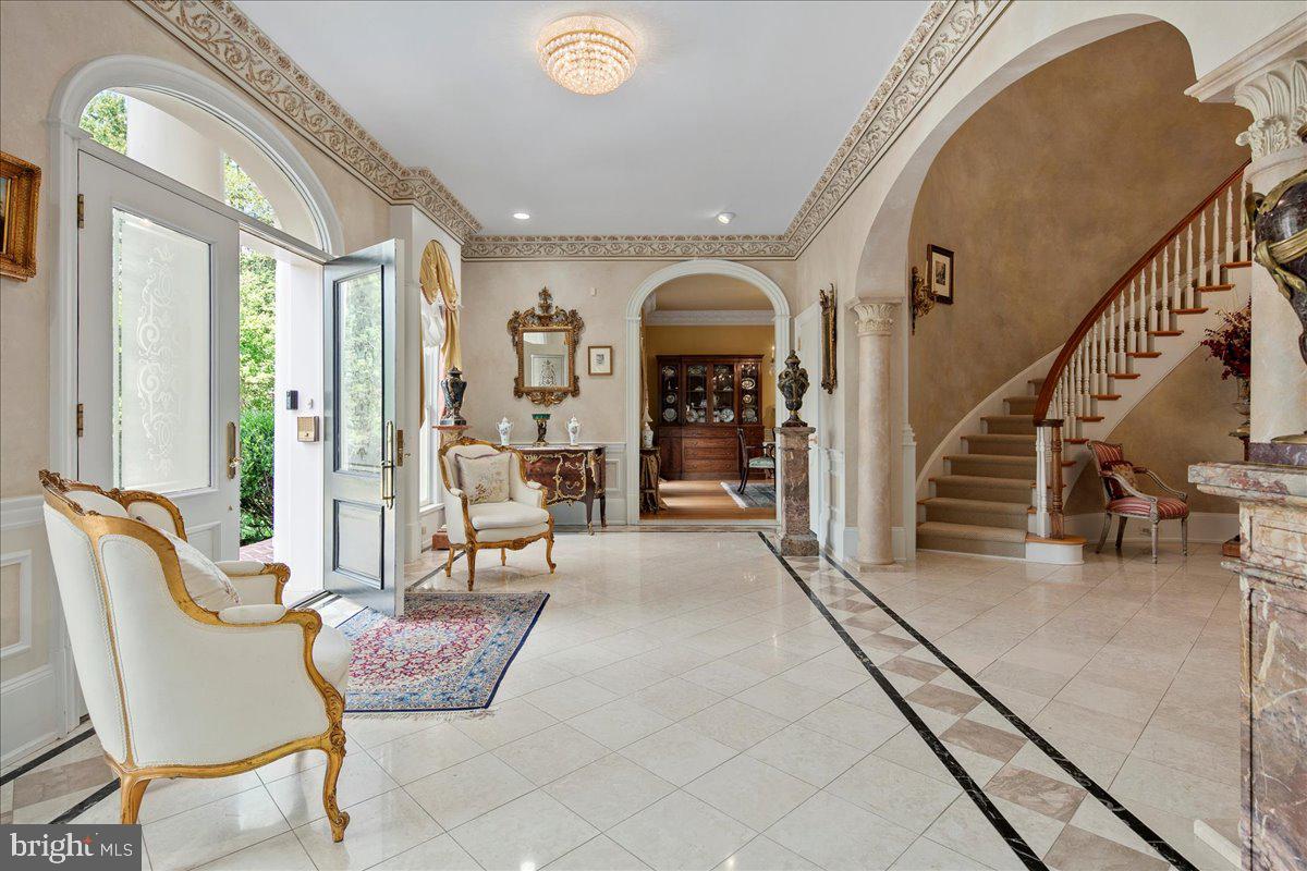 2401 OAKMONT COURT