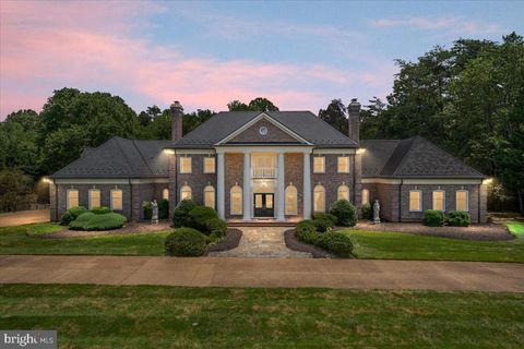 2401 OAKMONT COURT OAKTON VA 22124