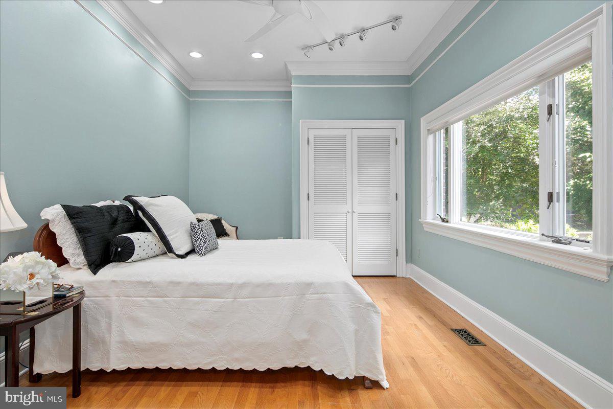 OAKMONT - Residential