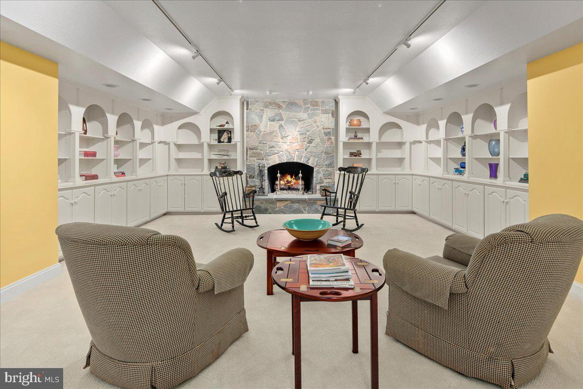 OAKMONT - Residential