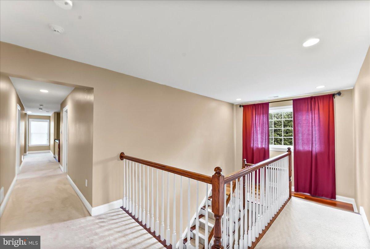 PONDVIEW - Residential