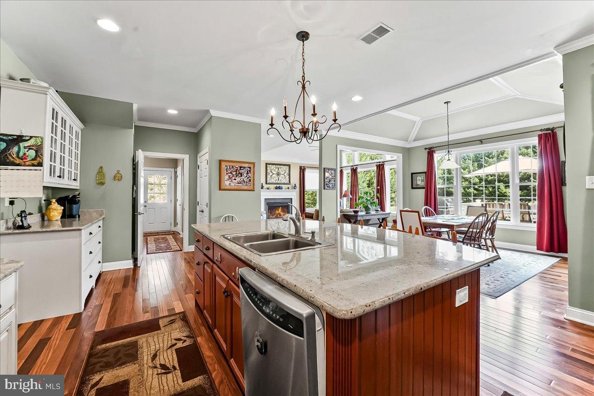 PONDVIEW - Residential