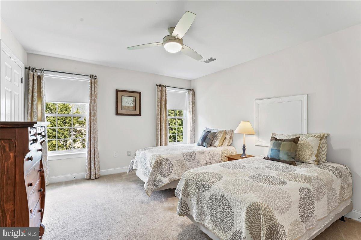 PONDVIEW - Residential