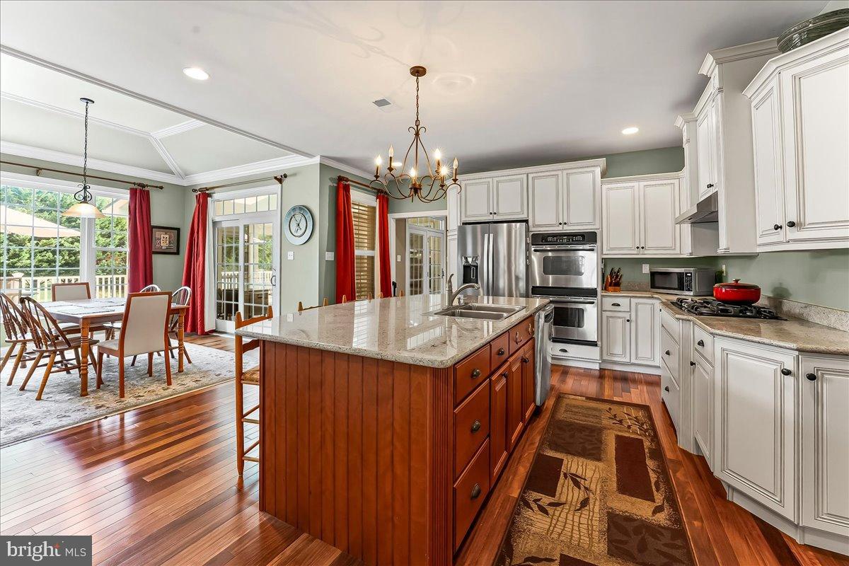 PONDVIEW - Residential